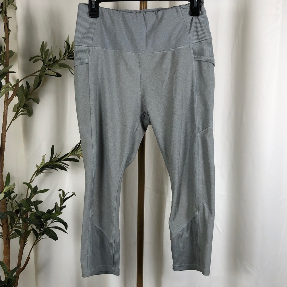 RBX Light Gray Activewear Cropped Leggings Sz L (A2)